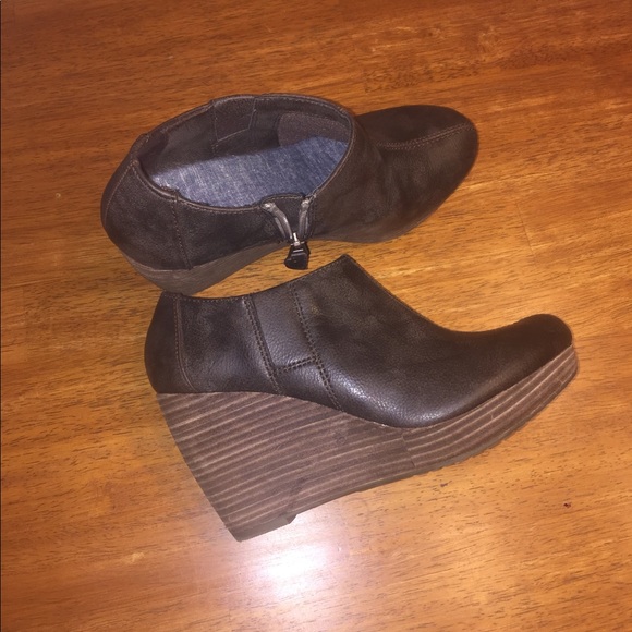 dr scholl's memory foam booties